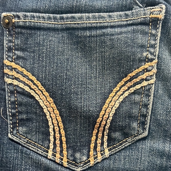 Holister socal stretch , 26, 3 . Jean shorts cuffed - Picture 7 of 11